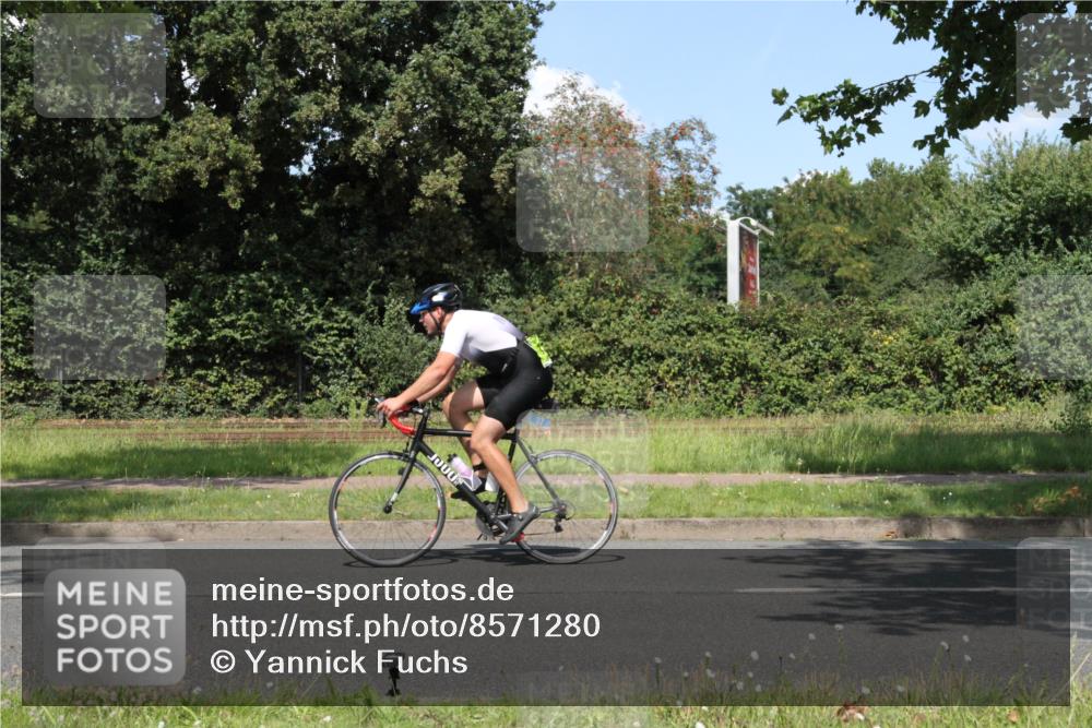 10.08.2025 - GEWOBA Citytriathlon Bremen Yannick Fuchs http://msf.ph/oto/8571280 10.08.2025 14:32:11 Radfahren 104, 105, 113, 344, 355, 359, 362, 366, 370, 376, 411, 433, 463, 489, 496, 508 meine-sportfotos.de