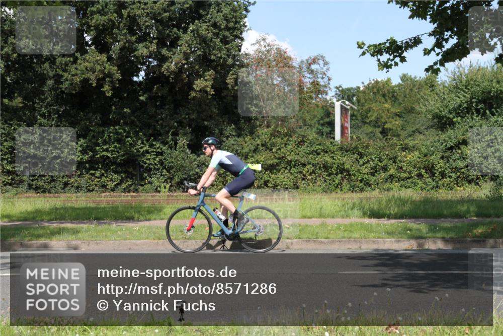 10.08.2025 - GEWOBA Citytriathlon Bremen Yannick Fuchs http://msf.ph/oto/8571286 10.08.2025 14:32:16 Radfahren 104, 105, 113, 284, 299, 344, 355, 359, 362, 366, 370, 376, 411, 433, 463, 489, 508 meine-sportfotos.de