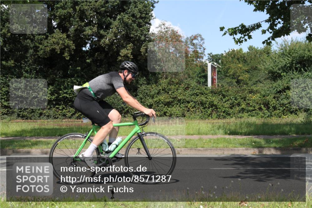 10.08.2025 - GEWOBA Citytriathlon Bremen Yannick Fuchs http://msf.ph/oto/8571287 10.08.2025 14:32:17 Radfahren 104, 105, 113, 284, 299, 344, 355, 359, 362, 366, 370, 376, 411, 433, 463, 489, 508 meine-sportfotos.de