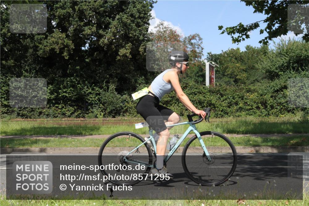 10.08.2025 - GEWOBA Citytriathlon Bremen Yannick Fuchs http://msf.ph/oto/8571295 10.08.2025 14:32:21 Radfahren 104, 105, 113, 284, 299, 344, 355, 359, 362, 366, 370, 376, 393, 433, 463, 489, 508 meine-sportfotos.de