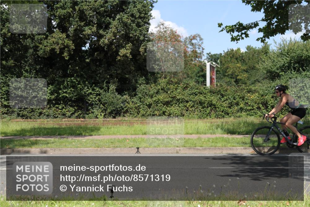 10.08.2025 - GEWOBA Citytriathlon Bremen Yannick Fuchs http://msf.ph/oto/8571319 10.08.2025 14:32:30 Radfahren 105, 284, 299, 355, 362, 370, 393, 420, 433, 463, 489 meine-sportfotos.de