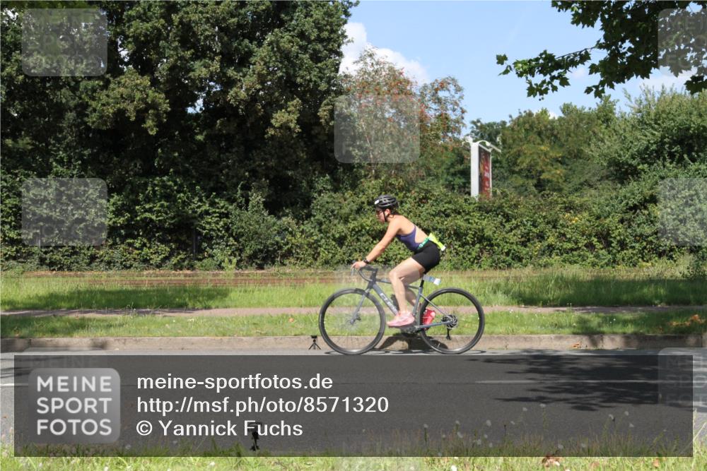10.08.2025 - GEWOBA Citytriathlon Bremen Yannick Fuchs http://msf.ph/oto/8571320 10.08.2025 14:32:31 Radfahren 105, 284, 299, 355, 370, 393, 420, 463, 489 meine-sportfotos.de