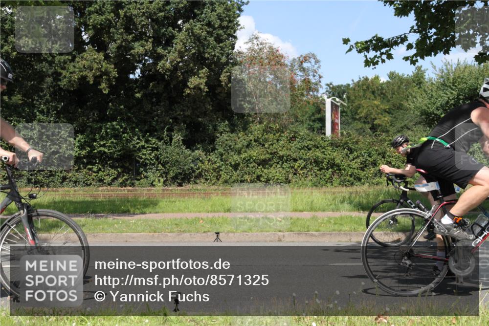 10.08.2025 - GEWOBA Citytriathlon Bremen Yannick Fuchs http://msf.ph/oto/8571325 10.08.2025 14:32:32 Radfahren 105, 284, 299, 355, 370, 393, 420, 489 meine-sportfotos.de