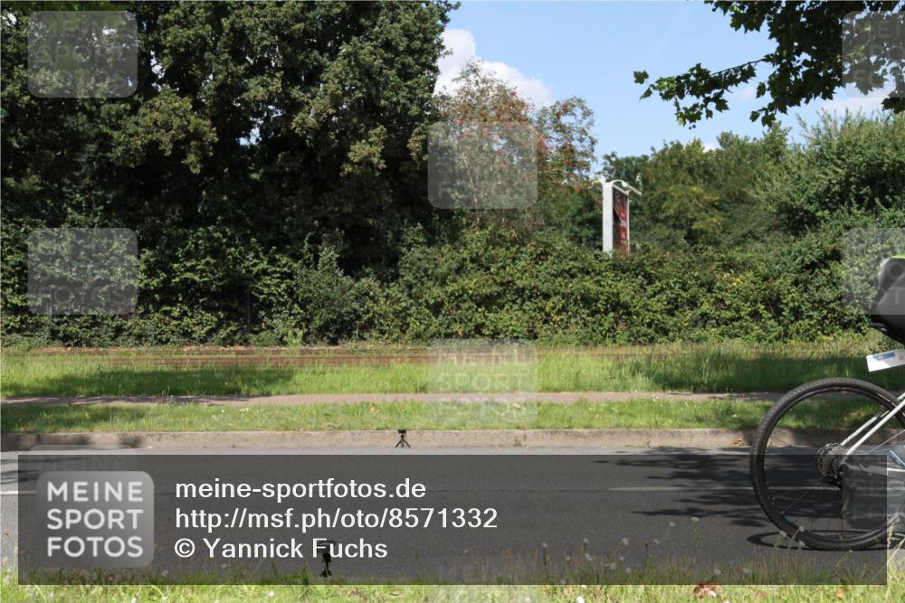 10.08.2025 - GEWOBA Citytriathlon Bremen Yannick Fuchs http://msf.ph/oto/8571332 10.08.2025 14:32:35 Radfahren 105, 284, 299, 370, 393, 420, 435 meine-sportfotos.de