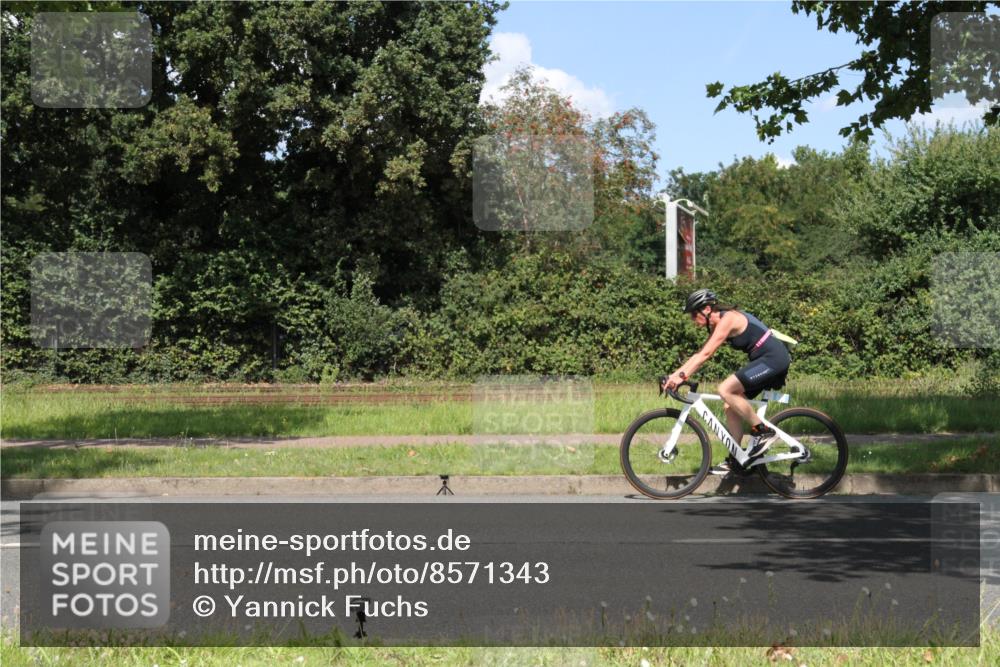10.08.2025 - GEWOBA Citytriathlon Bremen Yannick Fuchs http://msf.ph/oto/8571343 10.08.2025 14:32:39 Radfahren 15, 82, 96, 118, 243, 284, 393, 420, 435 meine-sportfotos.de