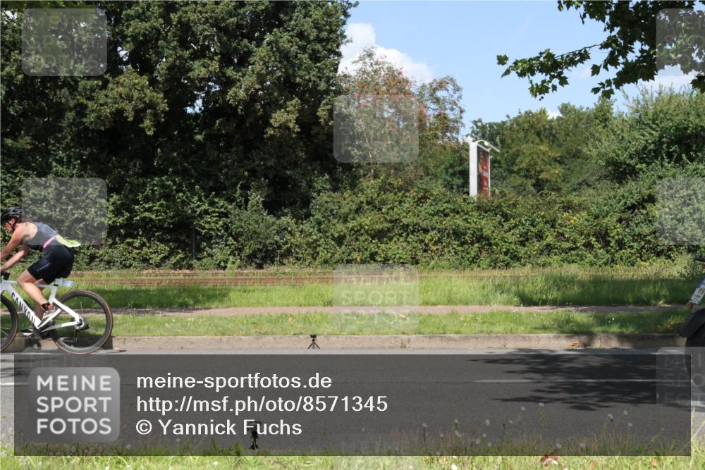 10.08.2025 - GEWOBA Citytriathlon Bremen Yannick Fuchs http://msf.ph/oto/8571345 10.08.2025 14:32:39 Radfahren 15, 82, 96, 118, 243, 284, 393, 420, 435 meine-sportfotos.de