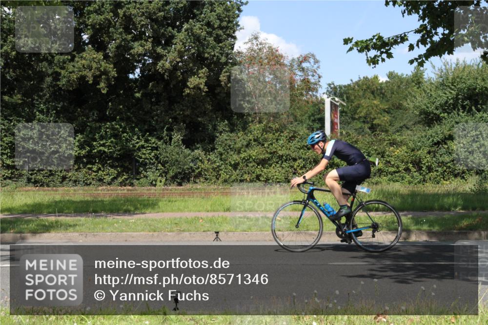 10.08.2025 - GEWOBA Citytriathlon Bremen Yannick Fuchs http://msf.ph/oto/8571346 10.08.2025 14:32:40 Radfahren 15, 82, 96, 118, 243, 284, 393, 420, 435 meine-sportfotos.de