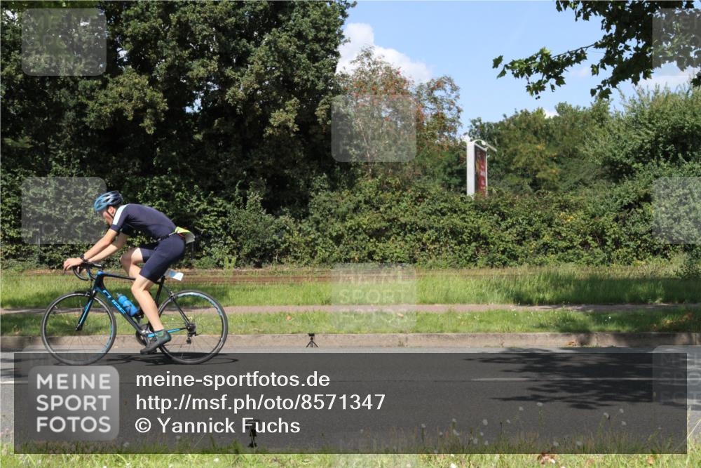 10.08.2025 - GEWOBA Citytriathlon Bremen Yannick Fuchs http://msf.ph/oto/8571347 10.08.2025 14:32:40 Radfahren 15, 82, 96, 118, 243, 284, 393, 420, 435 meine-sportfotos.de