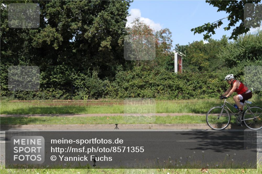 10.08.2025 - GEWOBA Citytriathlon Bremen Yannick Fuchs http://msf.ph/oto/8571355 10.08.2025 14:32:43 Radfahren 15, 82, 96, 118, 243, 393, 420, 435 meine-sportfotos.de