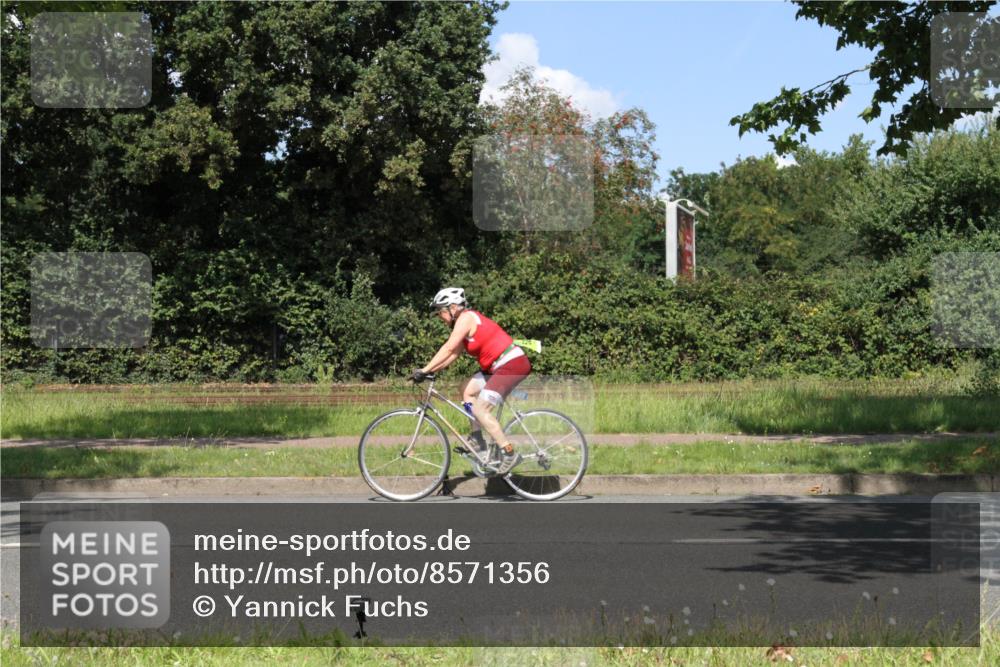 10.08.2025 - GEWOBA Citytriathlon Bremen Yannick Fuchs http://msf.ph/oto/8571356 10.08.2025 14:32:43 Radfahren 15, 82, 96, 118, 243, 393, 420, 435 meine-sportfotos.de