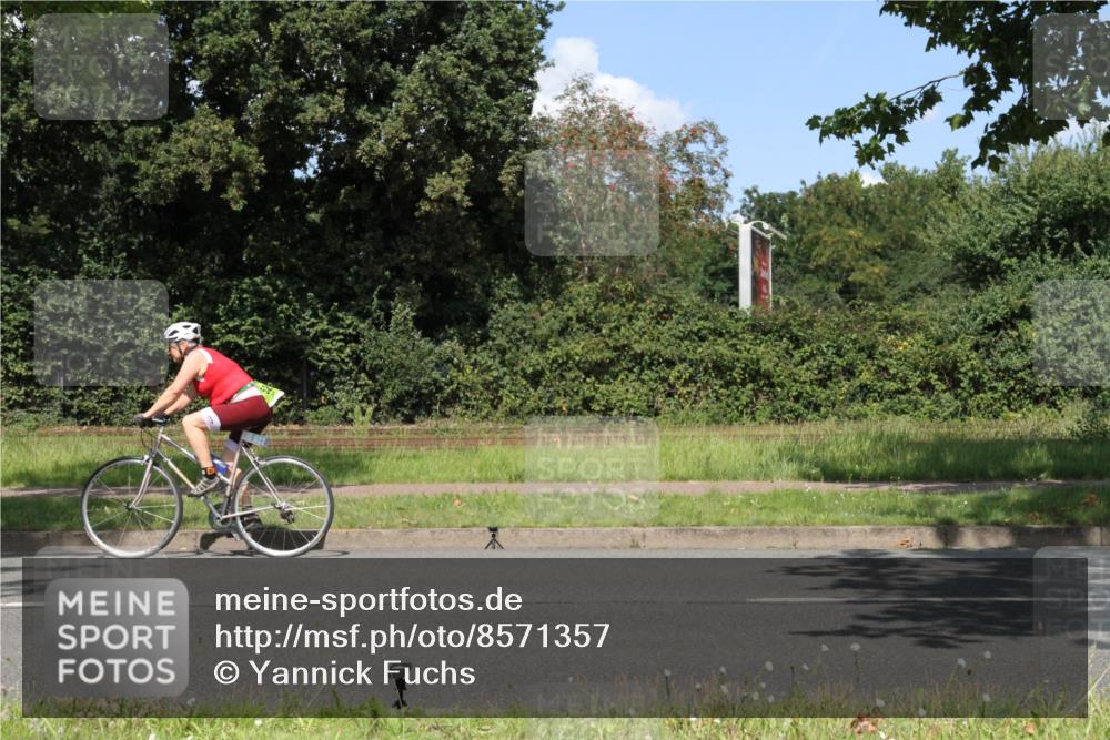 10.08.2025 - GEWOBA Citytriathlon Bremen Yannick Fuchs http://msf.ph/oto/8571357 10.08.2025 14:32:43 Radfahren 15, 82, 96, 118, 243, 393, 420, 435 meine-sportfotos.de