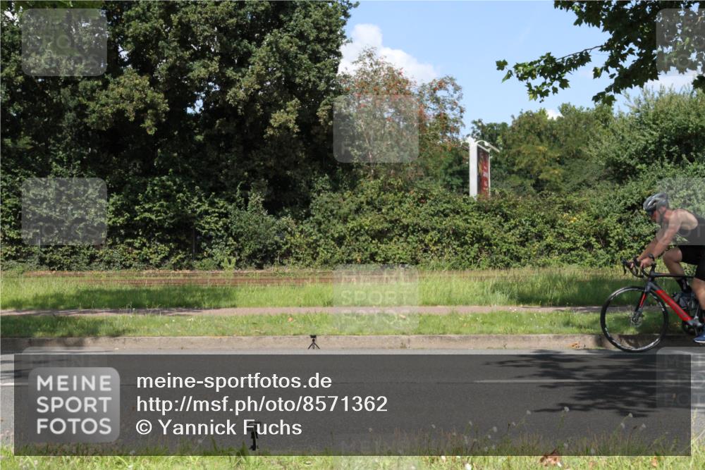 10.08.2025 - GEWOBA Citytriathlon Bremen Yannick Fuchs http://msf.ph/oto/8571362 10.08.2025 14:32:45 Radfahren 15, 82, 96, 118, 122, 243, 387, 420, 435 meine-sportfotos.de