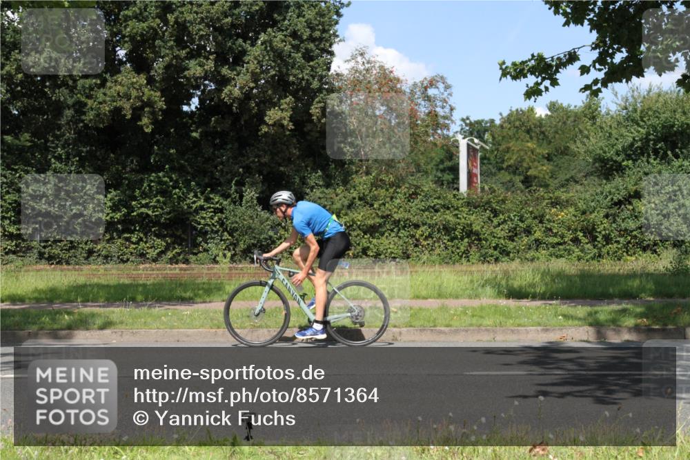 10.08.2025 - GEWOBA Citytriathlon Bremen Yannick Fuchs http://msf.ph/oto/8571364 10.08.2025 14:32:46 Radfahren 15, 82, 96, 118, 122, 243, 387, 420, 435, 501 meine-sportfotos.de