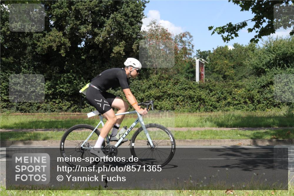 10.08.2025 - GEWOBA Citytriathlon Bremen Yannick Fuchs http://msf.ph/oto/8571365 10.08.2025 14:32:47 Radfahren 15, 82, 96, 118, 122, 243, 387, 420, 435, 501 meine-sportfotos.de