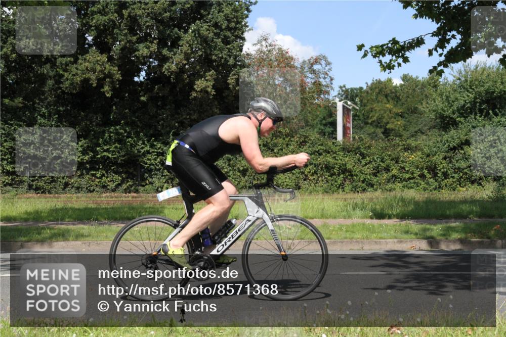 10.08.2025 - GEWOBA Citytriathlon Bremen Yannick Fuchs http://msf.ph/oto/8571368 10.08.2025 14:32:48 Radfahren 15, 82, 96, 118, 122, 243, 357, 387, 420, 435, 501 meine-sportfotos.de