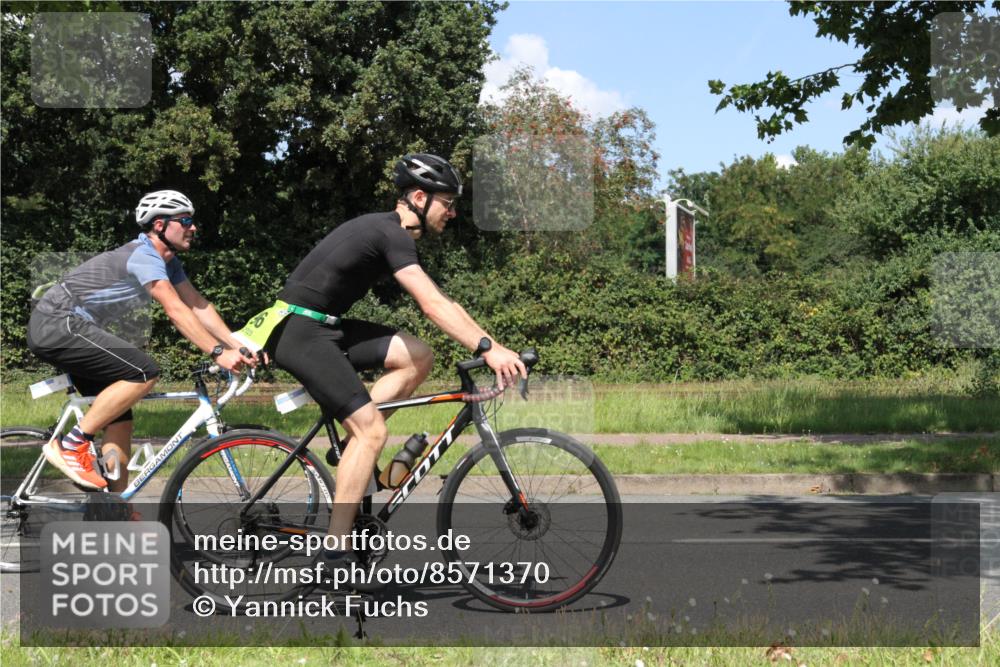 10.08.2025 - GEWOBA Citytriathlon Bremen Yannick Fuchs http://msf.ph/oto/8571370 10.08.2025 14:32:49 Radfahren 15, 82, 96, 118, 122, 243, 357, 387, 420, 435, 501 meine-sportfotos.de