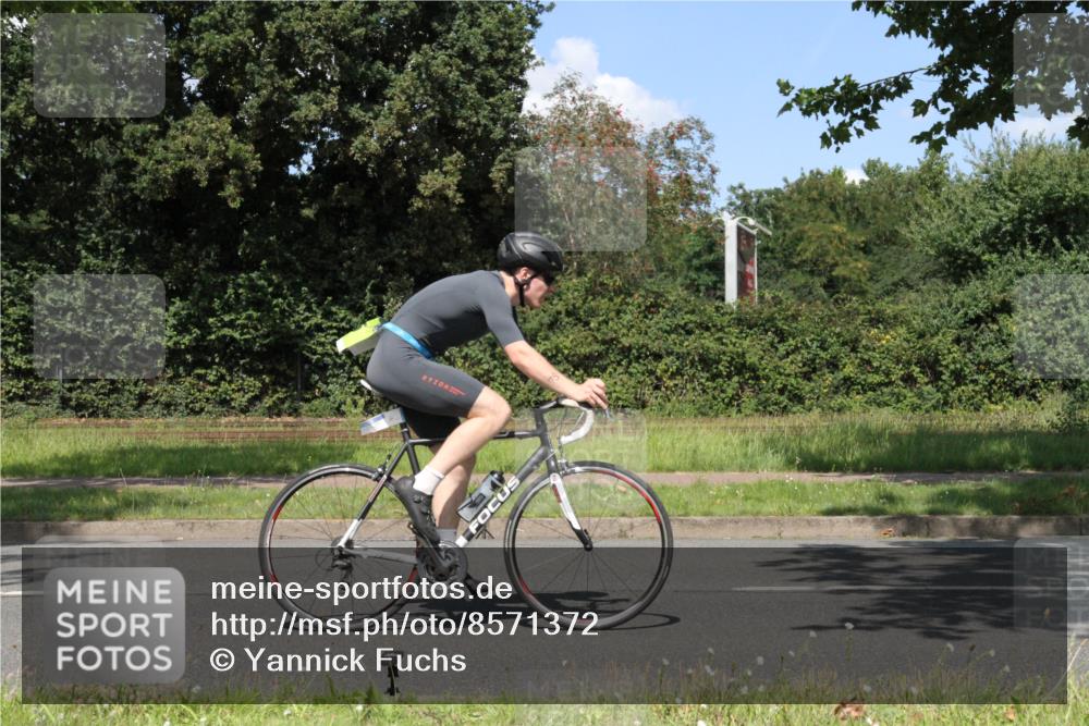 10.08.2025 - GEWOBA Citytriathlon Bremen Yannick Fuchs http://msf.ph/oto/8571372 10.08.2025 14:32:50 Radfahren 15, 82, 96, 118, 122, 243, 357, 387, 420, 435, 501 meine-sportfotos.de