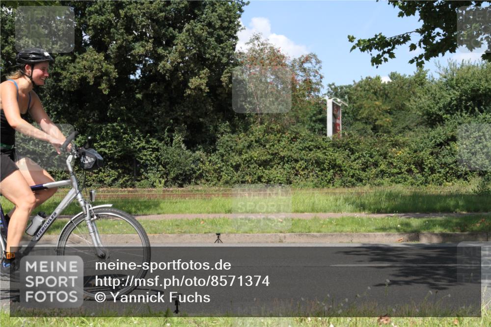 10.08.2025 - GEWOBA Citytriathlon Bremen Yannick Fuchs http://msf.ph/oto/8571374 10.08.2025 14:32:51 Radfahren 15, 82, 96, 118, 122, 243, 357, 387, 420, 435, 501 meine-sportfotos.de