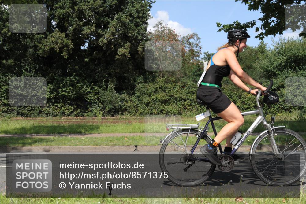 10.08.2025 - GEWOBA Citytriathlon Bremen Yannick Fuchs http://msf.ph/oto/8571375 10.08.2025 14:32:52 Radfahren 15, 82, 96, 118, 122, 243, 357, 387, 420, 435, 501 meine-sportfotos.de