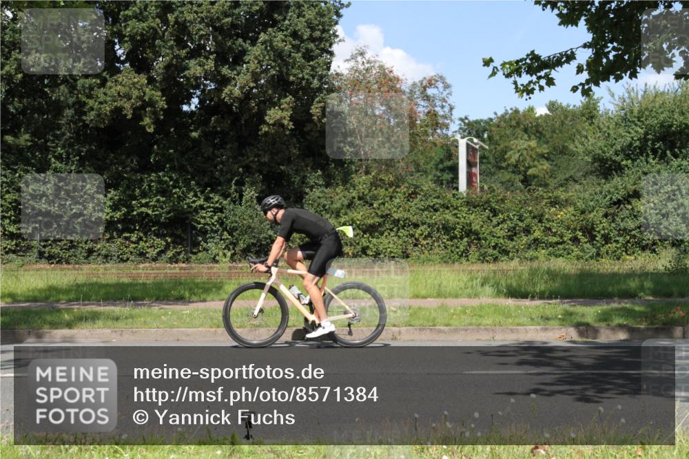 10.08.2025 - GEWOBA Citytriathlon Bremen Yannick Fuchs http://msf.ph/oto/8571384 10.08.2025 14:32:55 Radfahren 14, 15, 37, 82, 96, 118, 122, 243, 357, 387, 435, 501 meine-sportfotos.de