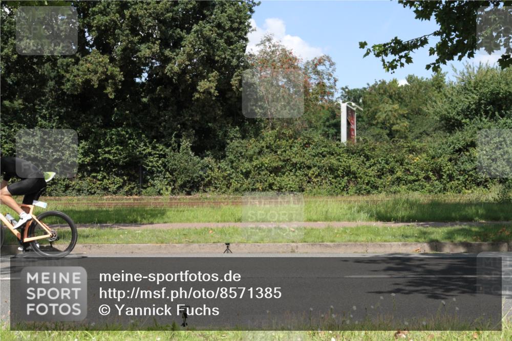 10.08.2025 - GEWOBA Citytriathlon Bremen Yannick Fuchs http://msf.ph/oto/8571385 10.08.2025 14:32:55 Radfahren 14, 15, 37, 82, 96, 118, 122, 243, 357, 387, 435, 501 meine-sportfotos.de