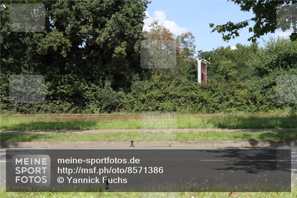 10.08.2025 - GEWOBA Citytriathlon Bremen Yannick Fuchs http://msf.ph/oto/8571386 10.08.2025 14:32:56 Radfahren 14, 15, 37, 82, 96, 118, 122, 243, 357, 387, 435, 501 meine-sportfotos.de