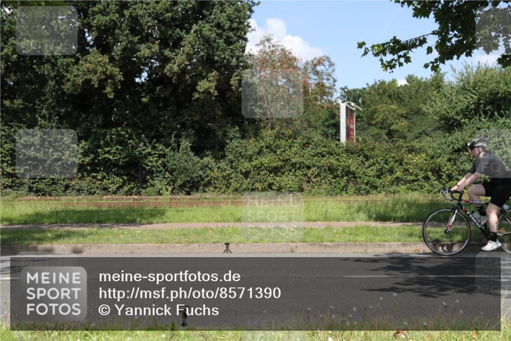 10.08.2025 - GEWOBA Citytriathlon Bremen Yannick Fuchs http://msf.ph/oto/8571390 10.08.2025 14:32:57 Radfahren 14, 15, 37, 82, 96, 118, 122, 243, 357, 387, 435, 501 meine-sportfotos.de