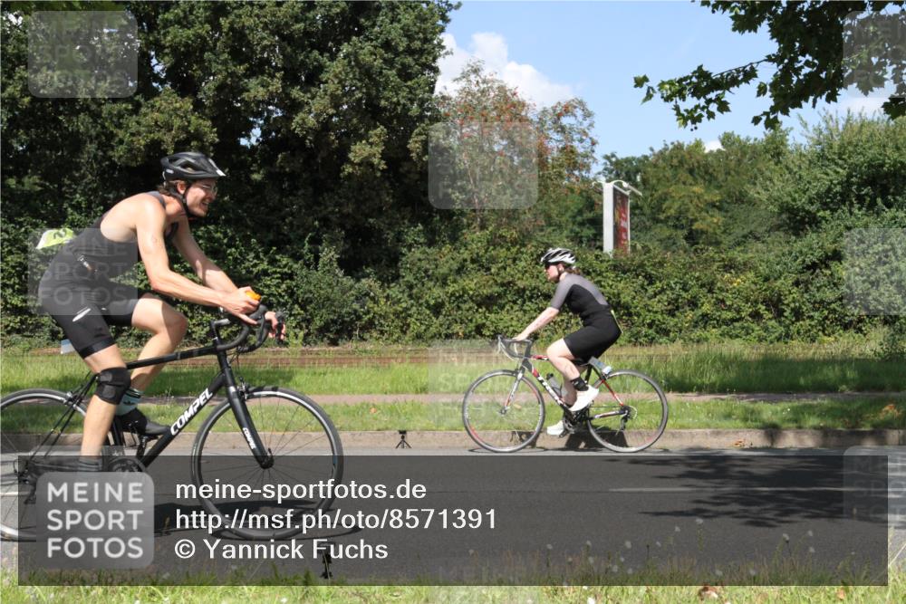 10.08.2025 - GEWOBA Citytriathlon Bremen Yannick Fuchs http://msf.ph/oto/8571391 10.08.2025 14:32:57 Radfahren 14, 15, 37, 82, 96, 118, 122, 243, 357, 387, 435, 501 meine-sportfotos.de