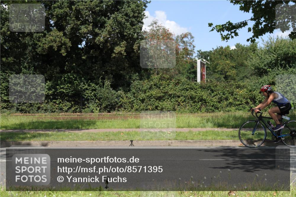 10.08.2025 - GEWOBA Citytriathlon Bremen Yannick Fuchs http://msf.ph/oto/8571395 10.08.2025 14:32:59 Radfahren 14, 15, 37, 82, 93, 96, 118, 122, 243, 357, 387, 435, 473, 501 meine-sportfotos.de