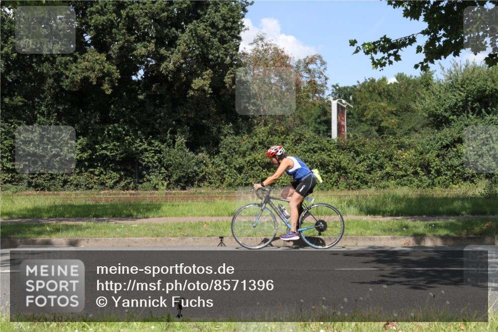 10.08.2025 - GEWOBA Citytriathlon Bremen Yannick Fuchs http://msf.ph/oto/8571396 10.08.2025 14:32:59 Radfahren 14, 15, 37, 82, 93, 96, 118, 122, 243, 357, 387, 435, 473, 501 meine-sportfotos.de