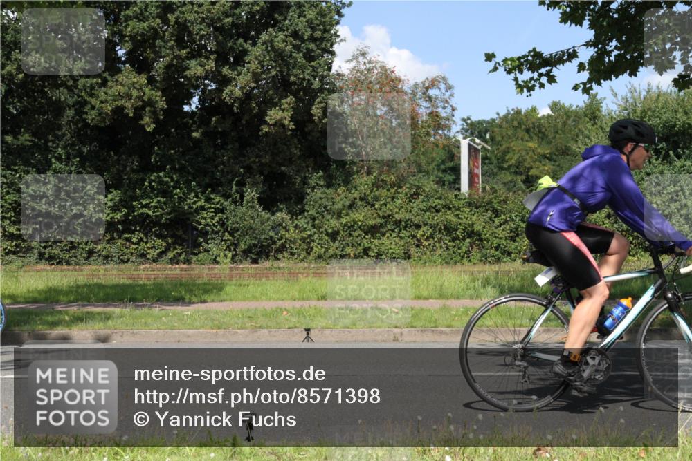 10.08.2025 - GEWOBA Citytriathlon Bremen Yannick Fuchs http://msf.ph/oto/8571398 10.08.2025 14:33:00 Radfahren 14, 15, 37, 82, 93, 96, 118, 122, 243, 357, 387, 473, 501 meine-sportfotos.de