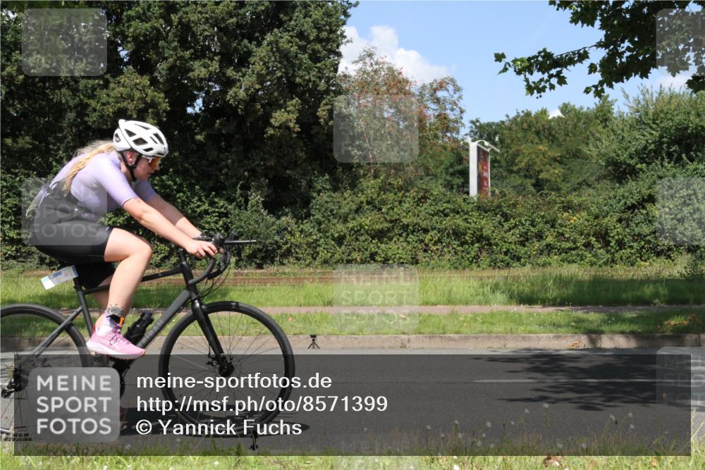 10.08.2025 - GEWOBA Citytriathlon Bremen Yannick Fuchs http://msf.ph/oto/8571399 10.08.2025 14:33:00 Radfahren 14, 15, 37, 82, 93, 96, 118, 122, 243, 357, 387, 473, 501 meine-sportfotos.de