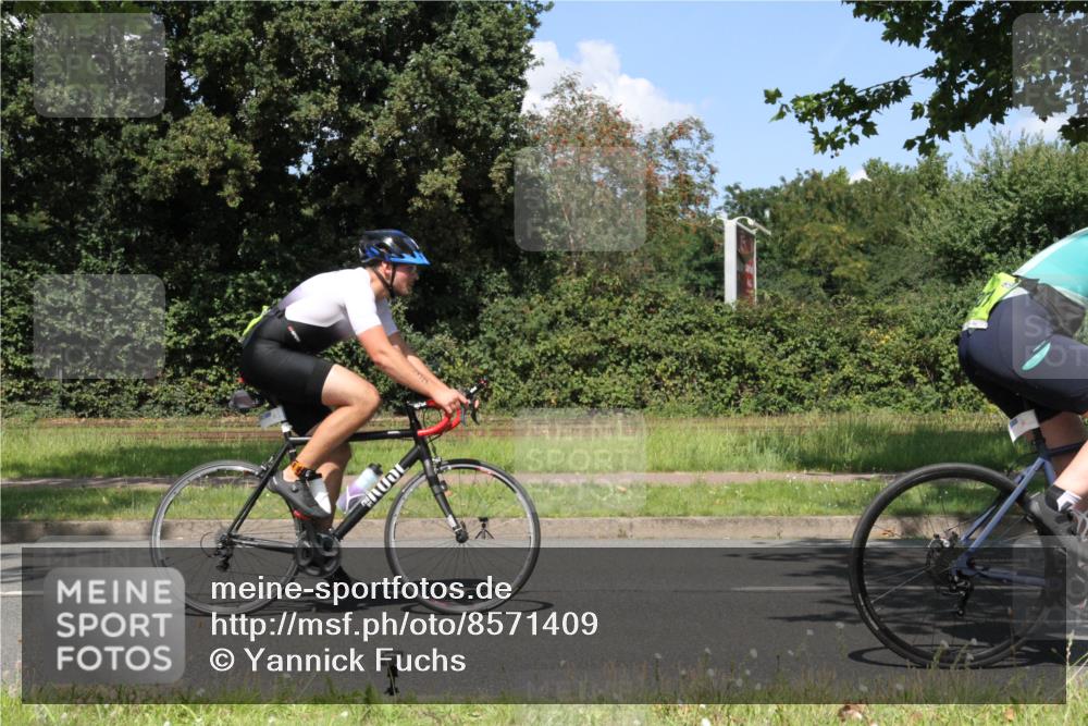 10.08.2025 - GEWOBA Citytriathlon Bremen Yannick Fuchs http://msf.ph/oto/8571409 10.08.2025 14:33:03 Radfahren 14, 15, 37, 82, 93, 118, 122, 207, 357, 387, 473, 501 meine-sportfotos.de
