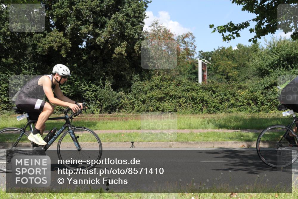 10.08.2025 - GEWOBA Citytriathlon Bremen Yannick Fuchs http://msf.ph/oto/8571410 10.08.2025 14:33:04 Radfahren 14, 15, 37, 82, 93, 122, 207, 357, 387, 473, 501 meine-sportfotos.de
