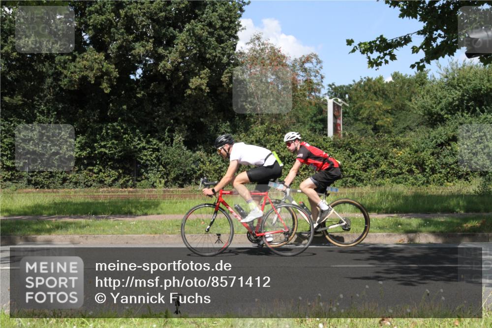 10.08.2025 - GEWOBA Citytriathlon Bremen Yannick Fuchs http://msf.ph/oto/8571412 10.08.2025 14:33:04 Radfahren 14, 15, 37, 82, 93, 122, 207, 357, 387, 473, 501 meine-sportfotos.de