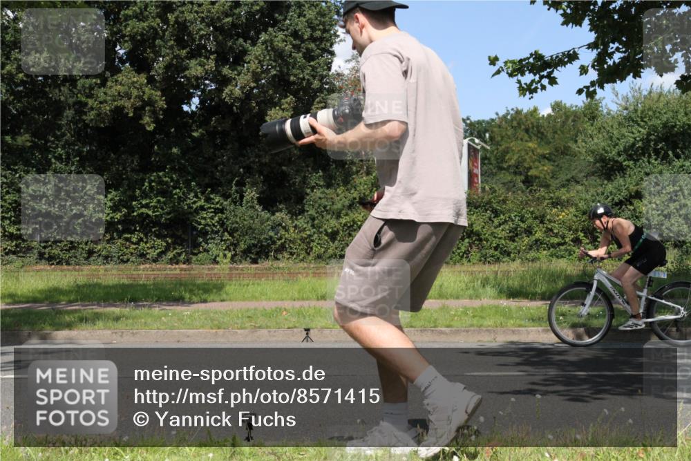 10.08.2025 - GEWOBA Citytriathlon Bremen Yannick Fuchs http://msf.ph/oto/8571415 10.08.2025 14:33:05 Radfahren 14, 37, 93, 122, 207, 357, 387, 473, 501 meine-sportfotos.de