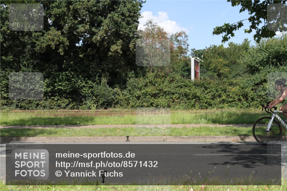 10.08.2025 - GEWOBA Citytriathlon Bremen Yannick Fuchs http://msf.ph/oto/8571432 10.08.2025 14:33:15 Radfahren 14, 37, 74, 93, 207, 473, 518, 519 meine-sportfotos.de
