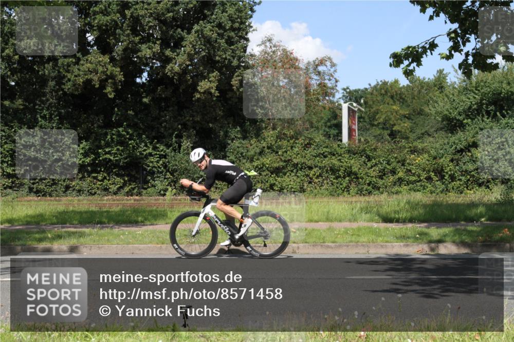 10.08.2025 - GEWOBA Citytriathlon Bremen Yannick Fuchs http://msf.ph/oto/8571458 10.08.2025 14:33:25 Radfahren 2, 74, 138, 207, 440, 518, 519 meine-sportfotos.de