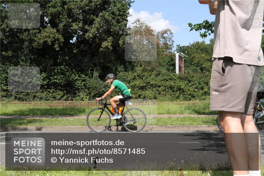10.08.2025 - GEWOBA Citytriathlon Bremen Yannick Fuchs http://msf.ph/oto/8571485 10.08.2025 14:33:36 Radfahren 2, 25, 48, 74, 138, 440, 514, 518, 519 meine-sportfotos.de