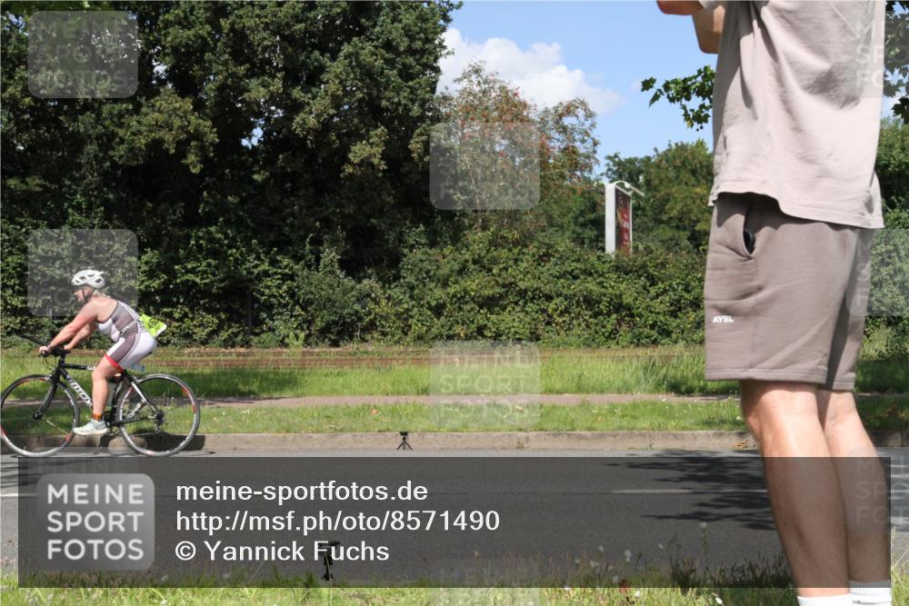 10.08.2025 - GEWOBA Citytriathlon Bremen Yannick Fuchs http://msf.ph/oto/8571490 10.08.2025 14:33:38 Radfahren 2, 25, 48, 74, 138, 440, 514, 519, 522 meine-sportfotos.de