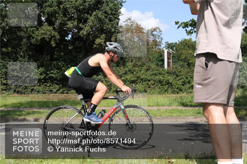 10.08.2025 - GEWOBA Citytriathlon Bremen Yannick Fuchs http://msf.ph/oto/8571494 10.08.2025 14:33:39 Radfahren 2, 25, 48, 65, 138, 440, 514, 519, 522 meine-sportfotos.de