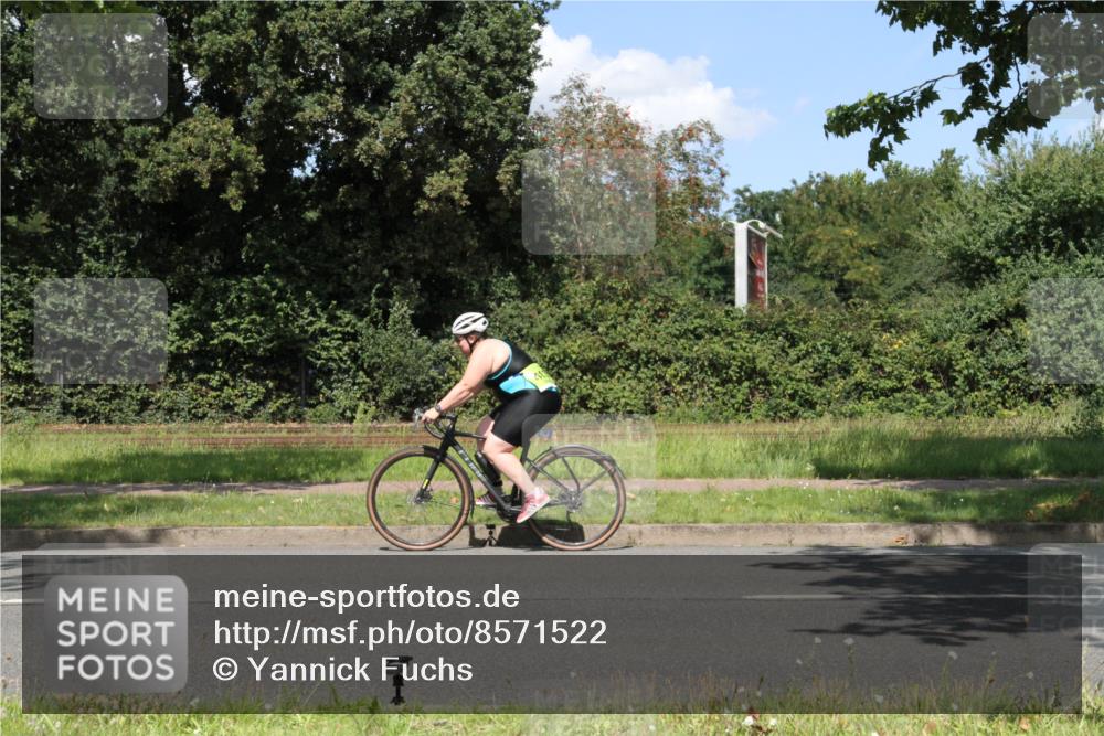 10.08.2025 - GEWOBA Citytriathlon Bremen Yannick Fuchs http://msf.ph/oto/8571522 10.08.2025 14:33:55 Radfahren 25, 55, 65, 92, 151, 388, 451, 507, 522, 530 meine-sportfotos.de