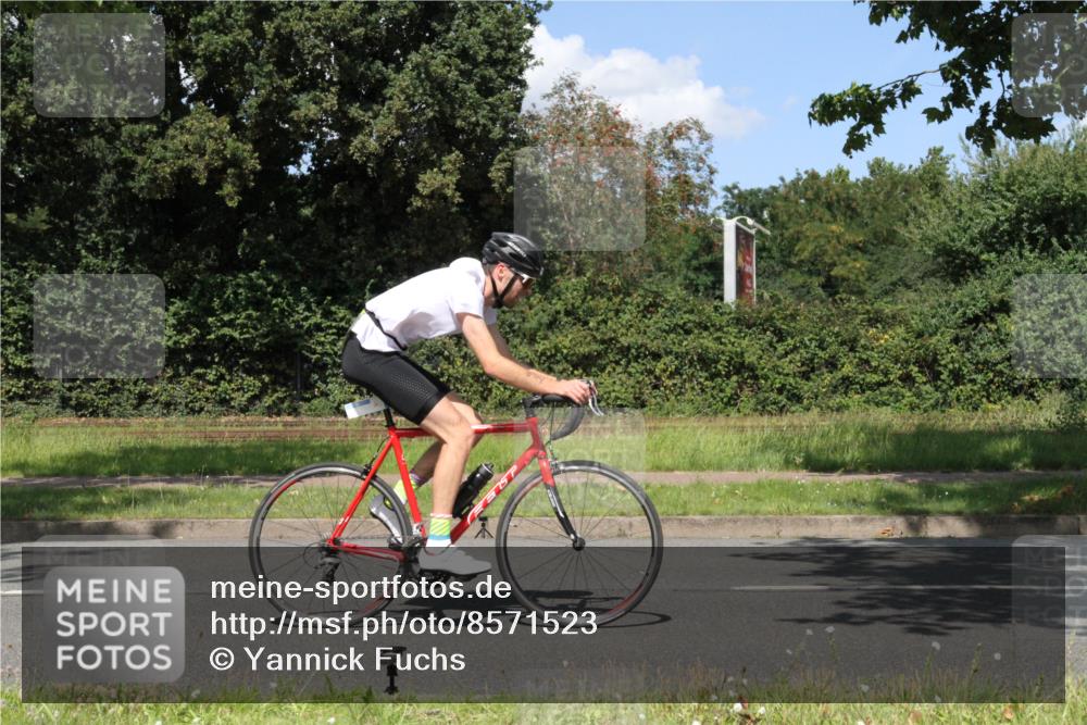 10.08.2025 - GEWOBA Citytriathlon Bremen Yannick Fuchs http://msf.ph/oto/8571523 10.08.2025 14:33:56 Radfahren 55, 65, 92, 151, 388, 451, 507, 522, 530 meine-sportfotos.de