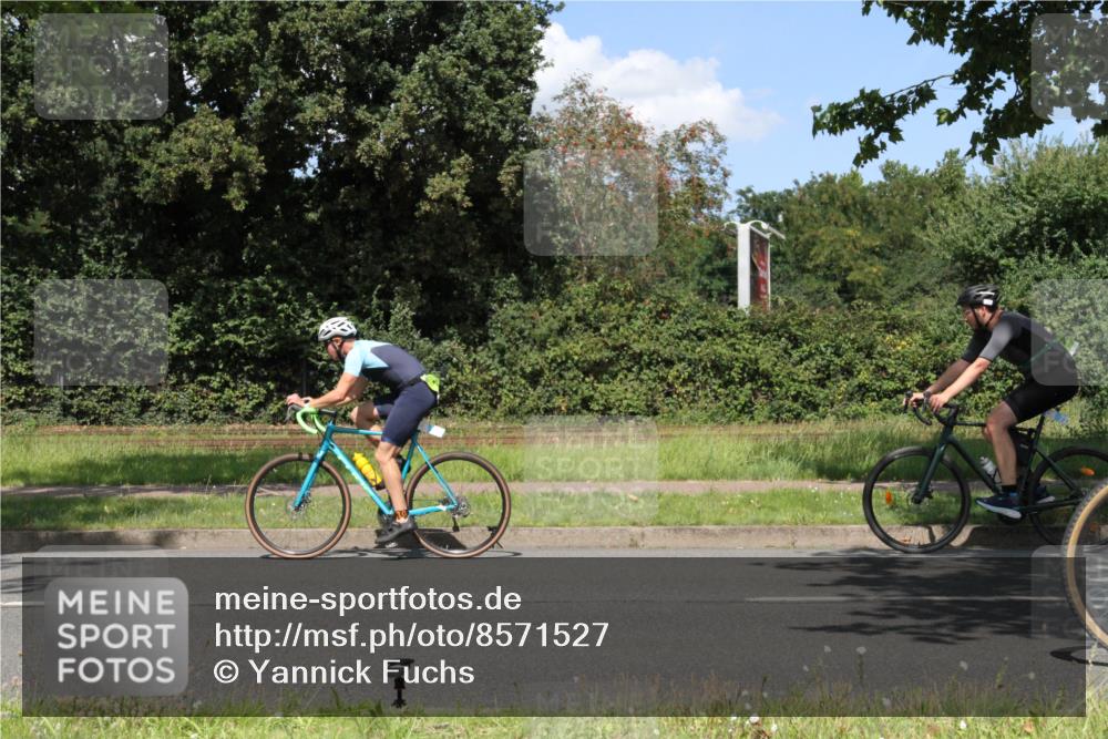 10.08.2025 - GEWOBA Citytriathlon Bremen Yannick Fuchs http://msf.ph/oto/8571527 10.08.2025 14:34:00 Radfahren 55, 65, 92, 151, 364, 388, 451, 507, 522, 530 meine-sportfotos.de