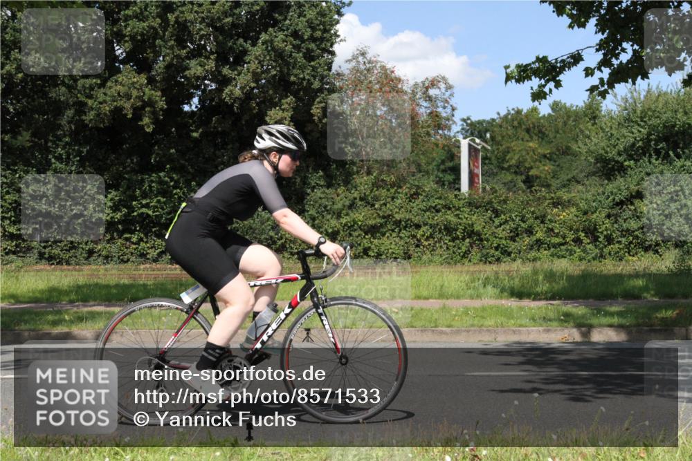 10.08.2025 - GEWOBA Citytriathlon Bremen Yannick Fuchs http://msf.ph/oto/8571533 10.08.2025 14:34:05 Radfahren 55, 92, 151, 214, 364, 388, 424, 451, 507, 515, 530 meine-sportfotos.de