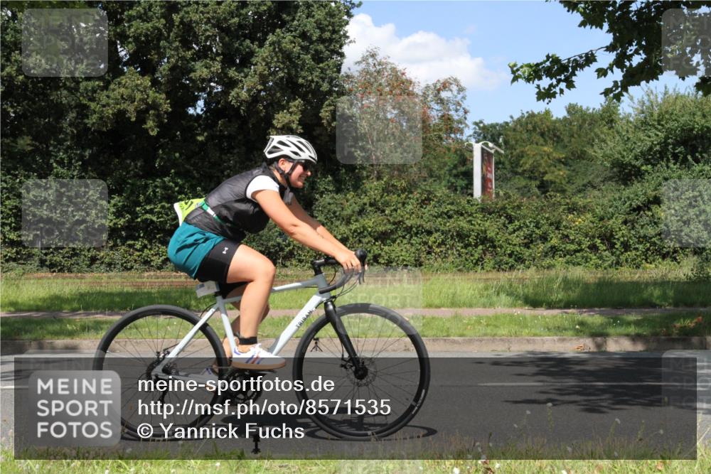 10.08.2025 - GEWOBA Citytriathlon Bremen Yannick Fuchs http://msf.ph/oto/8571535 10.08.2025 14:34:08 Radfahren 45, 55, 76, 92, 151, 214, 364, 388, 424, 443, 451, 507, 515, 530 meine-sportfotos.de