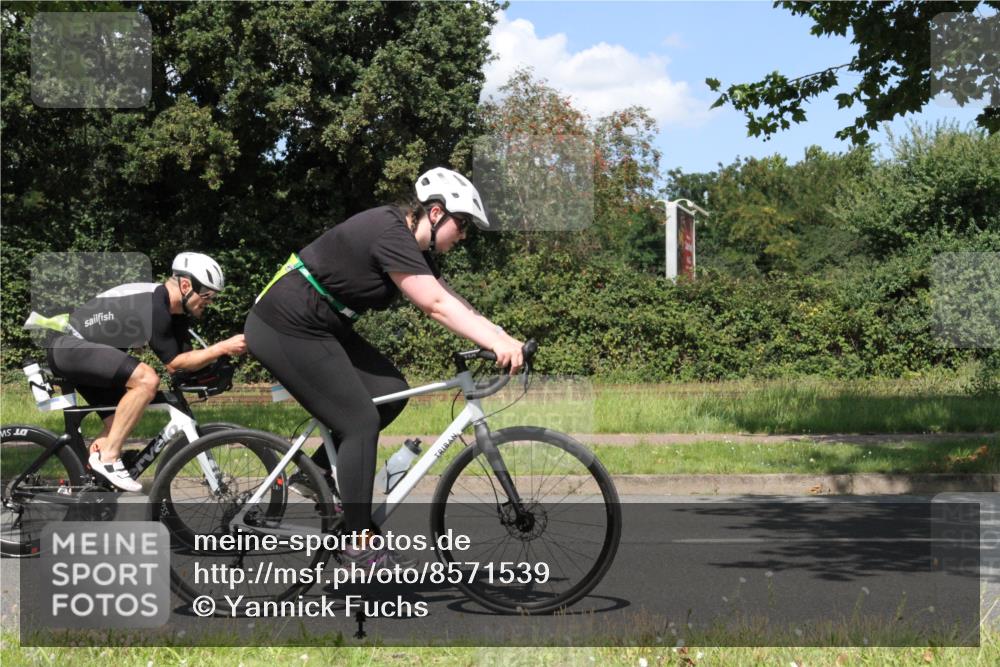 10.08.2025 - GEWOBA Citytriathlon Bremen Yannick Fuchs http://msf.ph/oto/8571539 10.08.2025 14:34:15 Radfahren 45, 76, 143, 151, 214, 316, 364, 388, 424, 443, 451, 507, 515, 530 meine-sportfotos.de