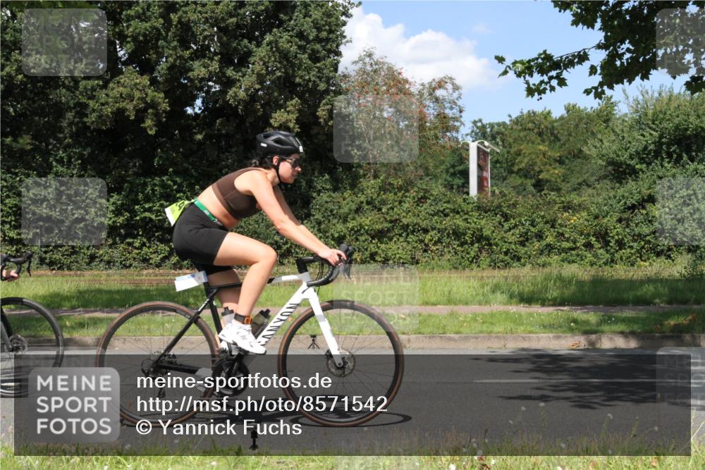 10.08.2025 - GEWOBA Citytriathlon Bremen Yannick Fuchs http://msf.ph/oto/8571542 10.08.2025 14:34:19 Radfahren 45, 76, 88, 143, 214, 304, 316, 364, 375, 392, 424, 443, 451, 515, 530 meine-sportfotos.de