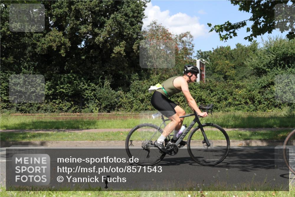 10.08.2025 - GEWOBA Citytriathlon Bremen Yannick Fuchs http://msf.ph/oto/8571543 10.08.2025 14:34:20 Radfahren 45, 76, 88, 143, 214, 304, 316, 364, 375, 392, 424, 443, 515, 524, 530 meine-sportfotos.de