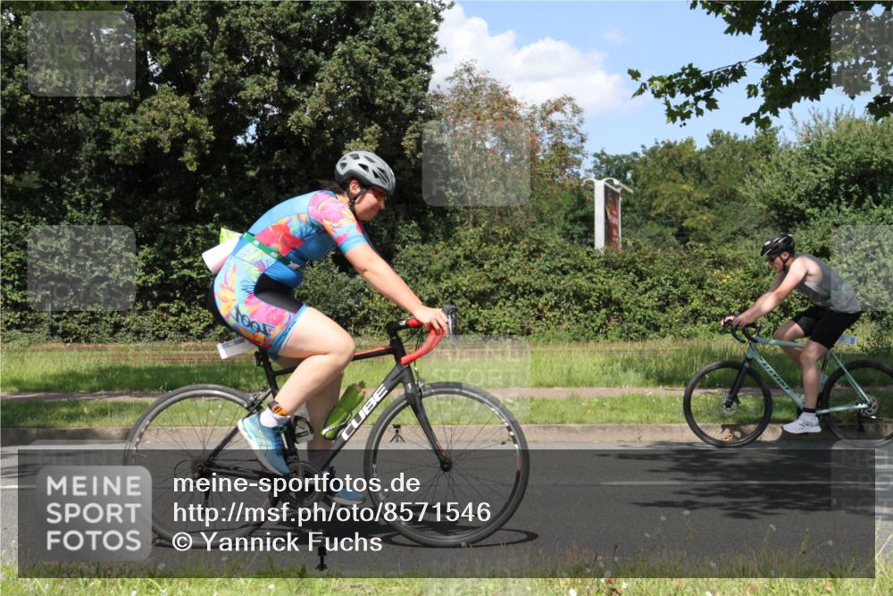 10.08.2025 - GEWOBA Citytriathlon Bremen Yannick Fuchs http://msf.ph/oto/8571546 10.08.2025 14:34:22 Radfahren 45, 76, 79, 88, 143, 144, 146, 214, 304, 316, 364, 375, 392, 424, 443, 515, 524 meine-sportfotos.de